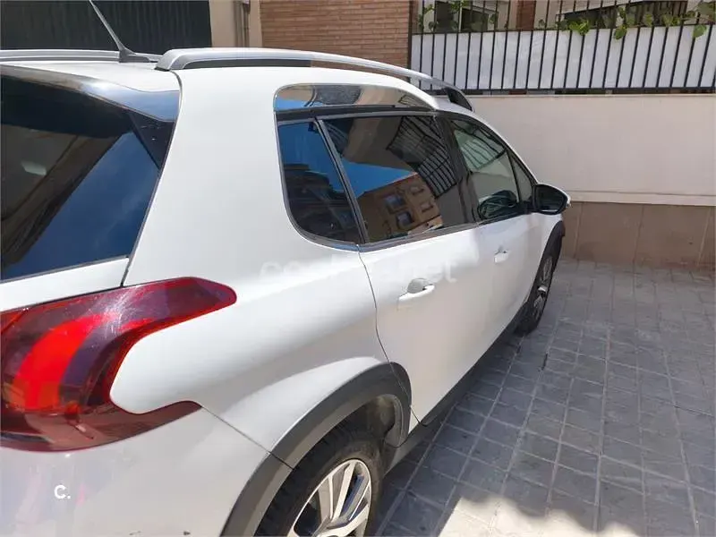 Usado Peugeot 2008 Allure 110 CV (80 kW) 2019 Blanco SUV