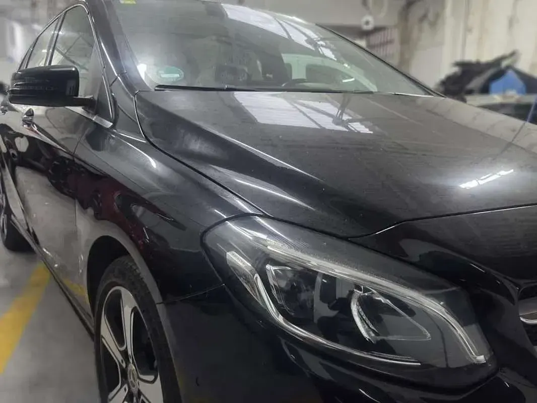 Usado Mercedes B200 136 CV (100 kW) 2018 Negro Utilitario