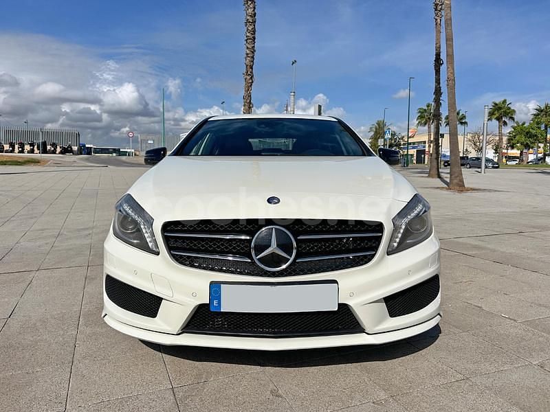 Usado Mercedes A200 AMG line 136 CV (100 kW) 2014 Blanco Berlina