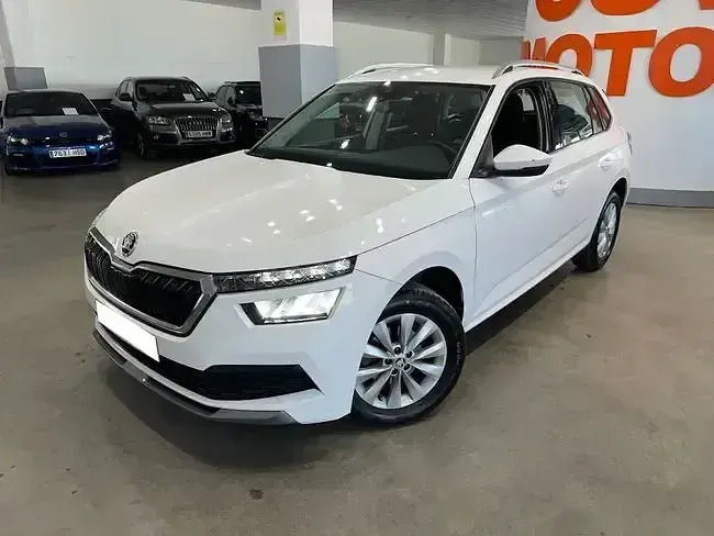Usado Skoda Kamiq Ambition 110 CV (80 kW) 2022 Blanco SUV