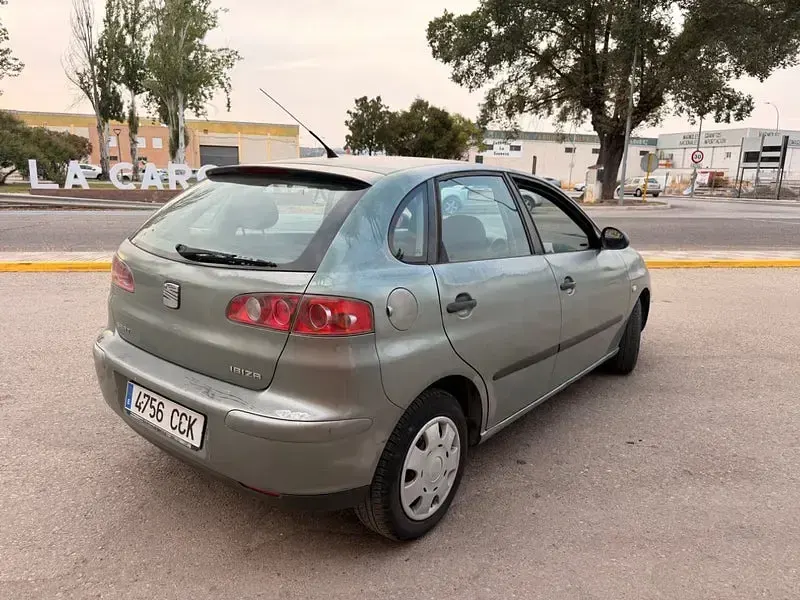 Usado Seat Ibiza 75 CV (55 kW) 2003 Verde Utilitario
