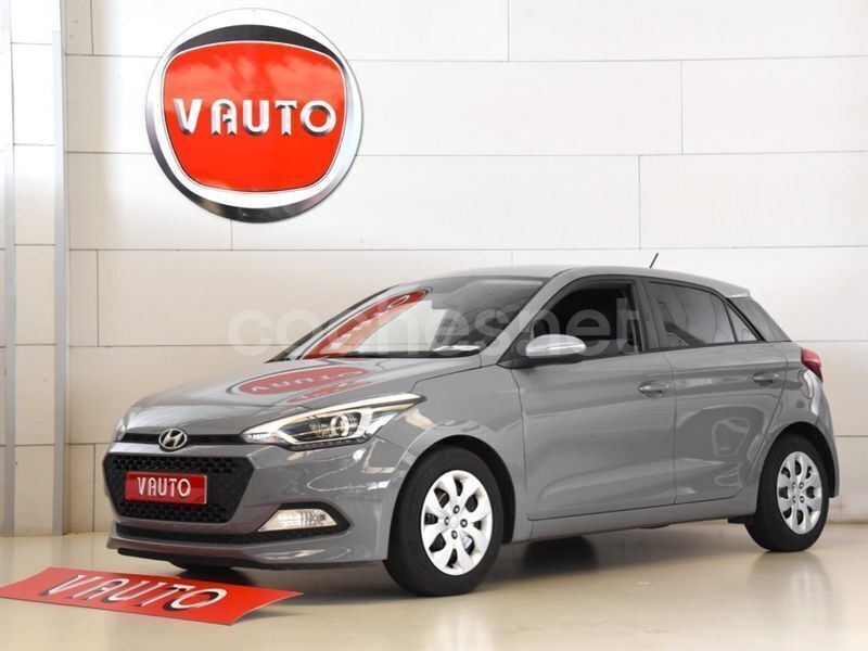 Gris / plata Usado 2022 Hyundai i20 Berlina | 13.900 € - Imagen 1/4