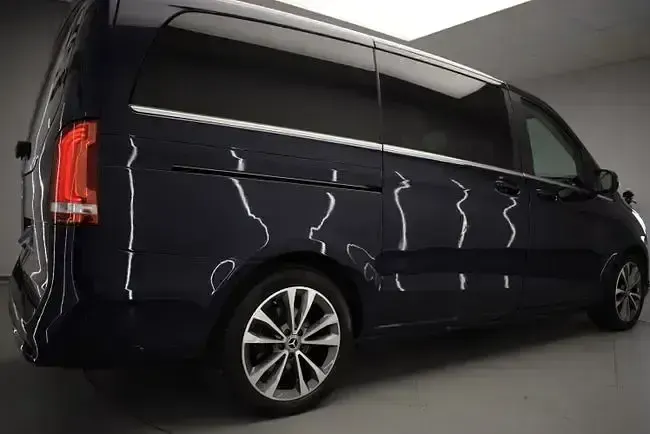 Usado Mercedes V300 Avantgarde 239 CV (175 kW) 2022 Azul Monovolumen