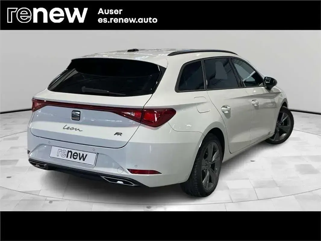 Usado Seat Leon ST FR 110 CV (80 kW) 2023 Blanco Familiar