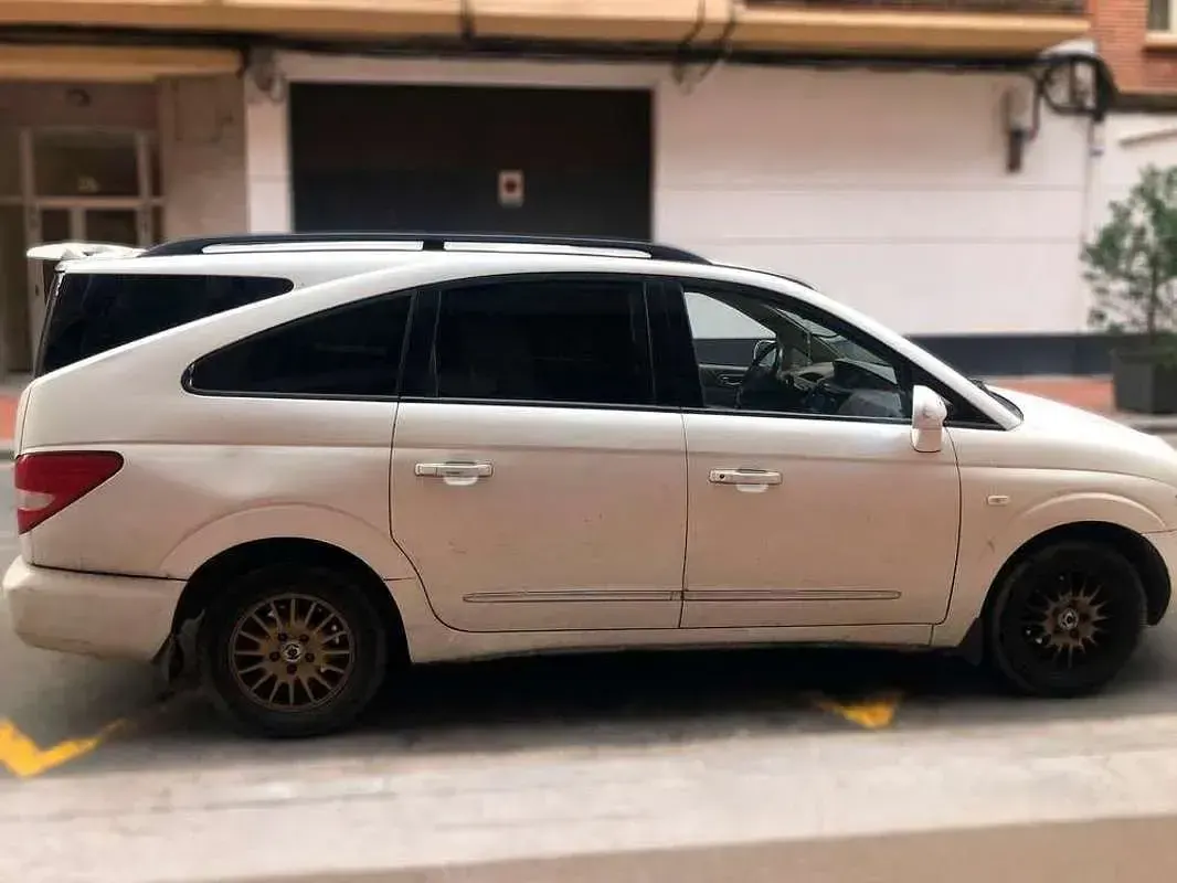 Usado SsangYong Rodius 165 CV (121 kW) 2006 Blanco Monovolumen