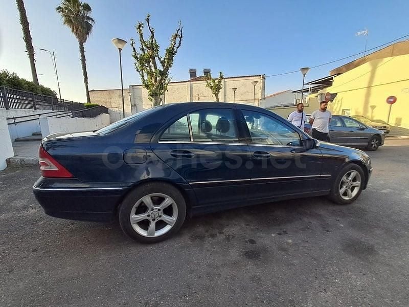 Usado Mercedes C200 Avantgarde 122 CV (89 kW) 2004 Azul Familiar