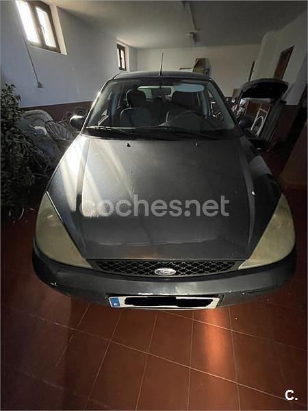 Usado Ford Focus Trend 115 CV (84 kW) 2003 Gris / plata Berlina