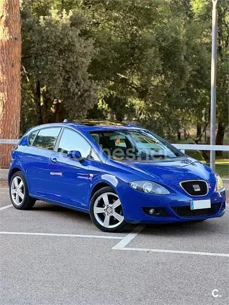 Usado Seat Leon Sport 140 CV (102 kW) 2005 Azul Utilitario