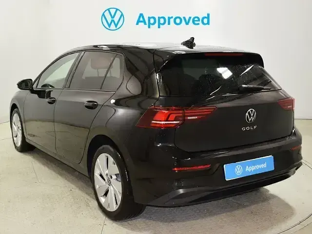 Usado VW Golf VIII 115 CV (84 kW) 2025 Negro Berlina