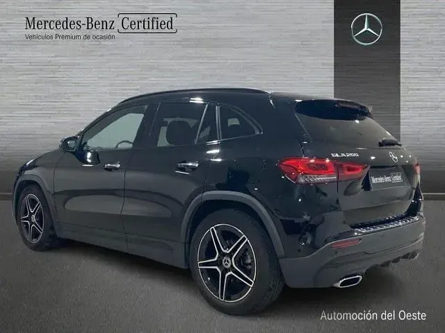 Usado Mercedes GLA200 163 CV (119 kW) 2023 Negro noche SUV