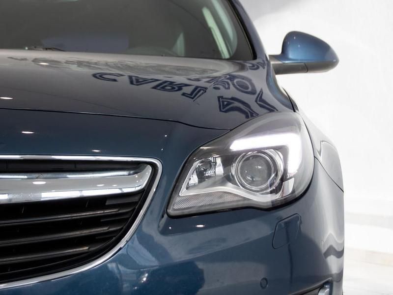 Usado Opel Insignia Selective 136 CV (100 kW) 2017 Azul Familiar