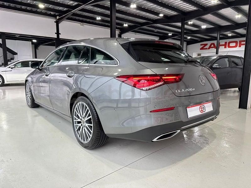 Usado Mercedes CLA200 Shooting Brake 150 CV (110 kW) 2020 Gris / plata Familiar
