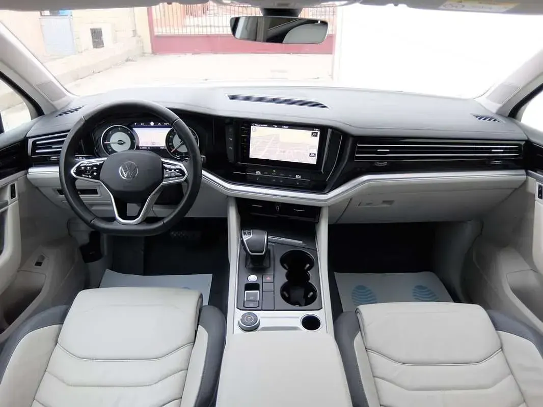 Usado VW Touareg Elegance 231 CV (169 kW) 2021 Negro SUV