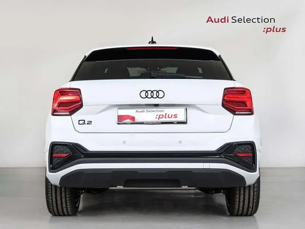 Usado Audi Q2 Black Edition 150 CV (110 kW) 2025 Blanco SUV