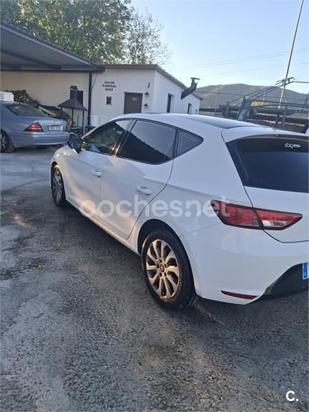 Usado Seat Leon Ecomotive 110 CV (80 kW) 2016 Blanco Berlina