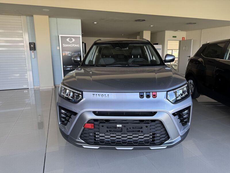 Usado Ssangyong (KGM) Tivoli Limited 163 CV (119 kW) 2024 Gris SUV