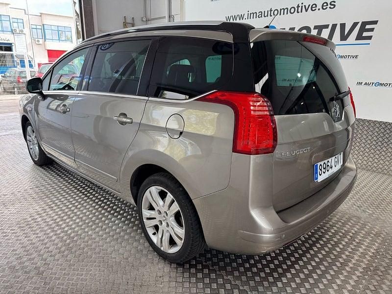 Usado Peugeot 5008 Premium 112 CV (82 kW) 2010 Beige Monovolumen