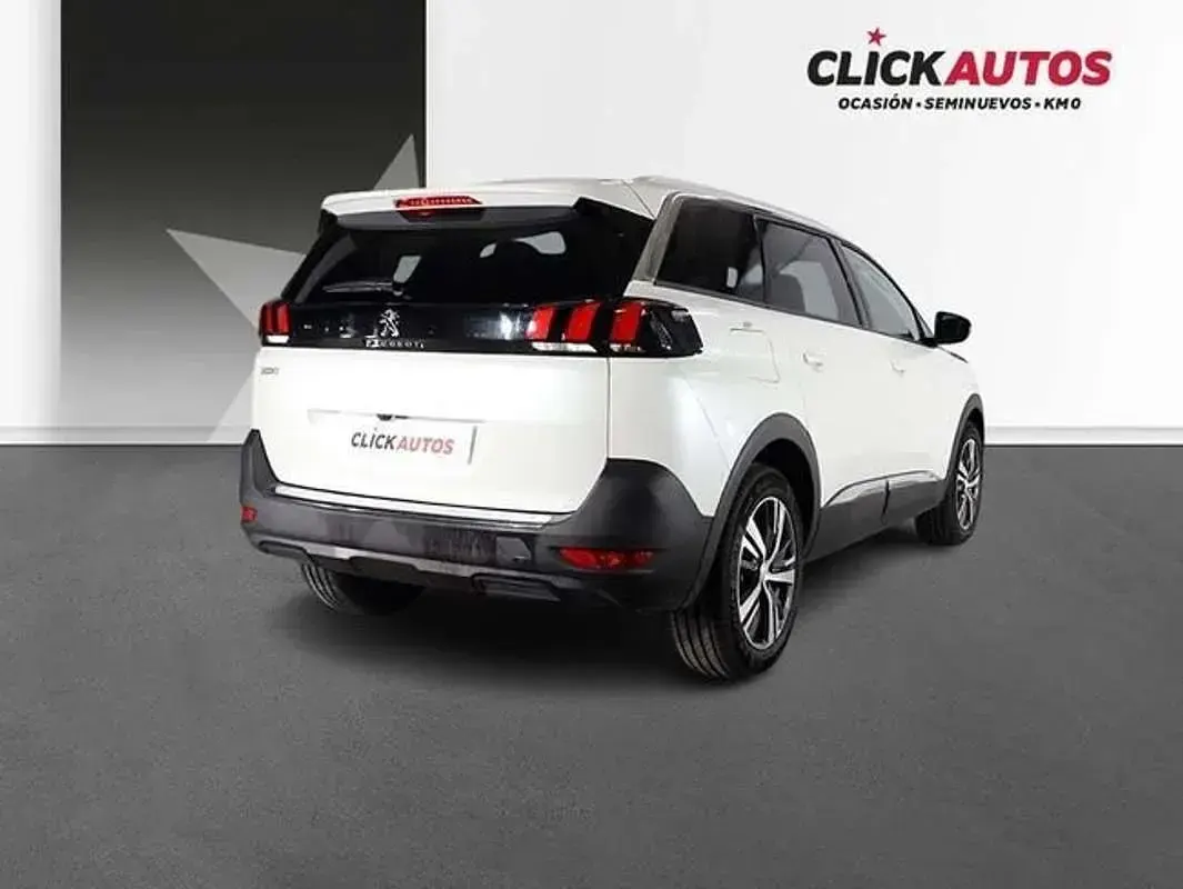 Usado Peugeot 5008 Allure 131 CV (96 kW) 2023 Blanco Monovolumen