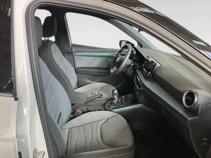 Usado Seat Arona Style 115 CV (84 kW) 2025 Blanco SUV