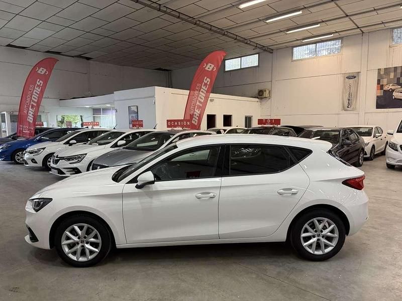 Usado Seat Leon Reference 116 CV (85 kW) 2021 Blanco Utilitario
