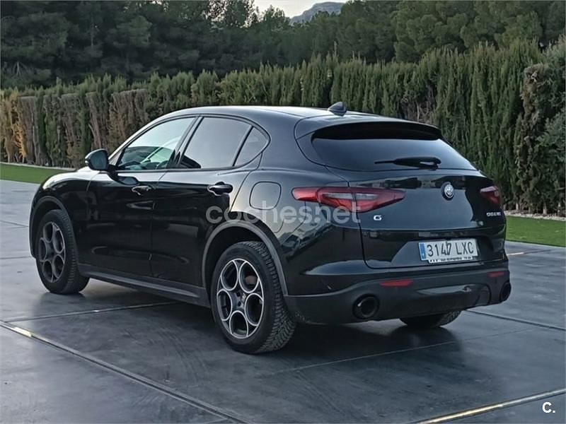Usado Alfa Romeo Stelvio Sprint 190 CV (139 kW) 2022 Negro SUV