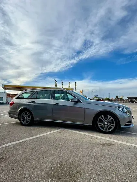 Usado Mercedes E300 Elegance 231 CV (169 kW) 2014 Gris / plata Familiar