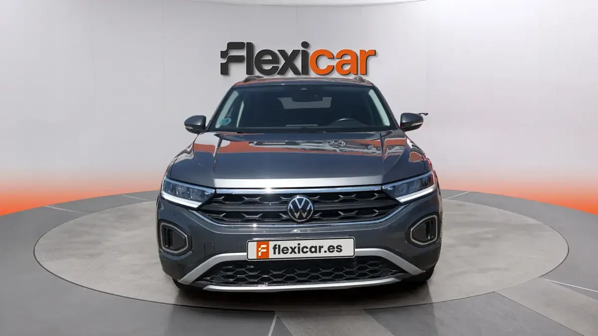Usado VW T-Roc Life 150 CV (110 kW) 2024 Gris SUV