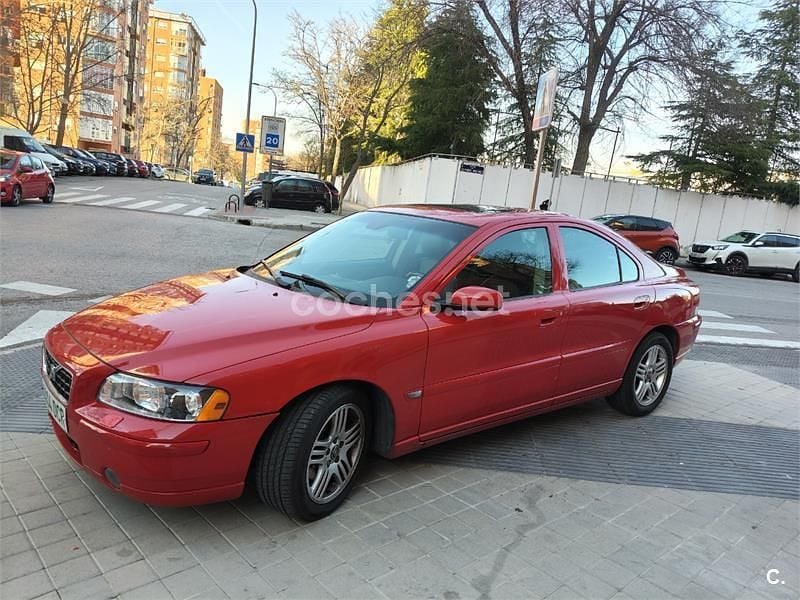 Usado Volvo S60 Momentum 130 CV (95 kW) 2004 Rojo Berlina