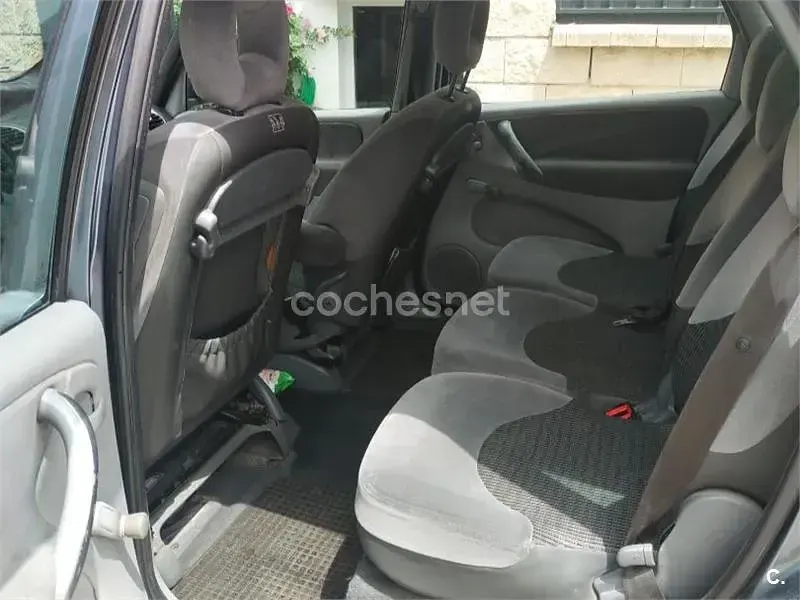 Begagnad Citroën Xsara Picasso Exclusive 92 HK (67 kW) 2007 Grå Minibuss