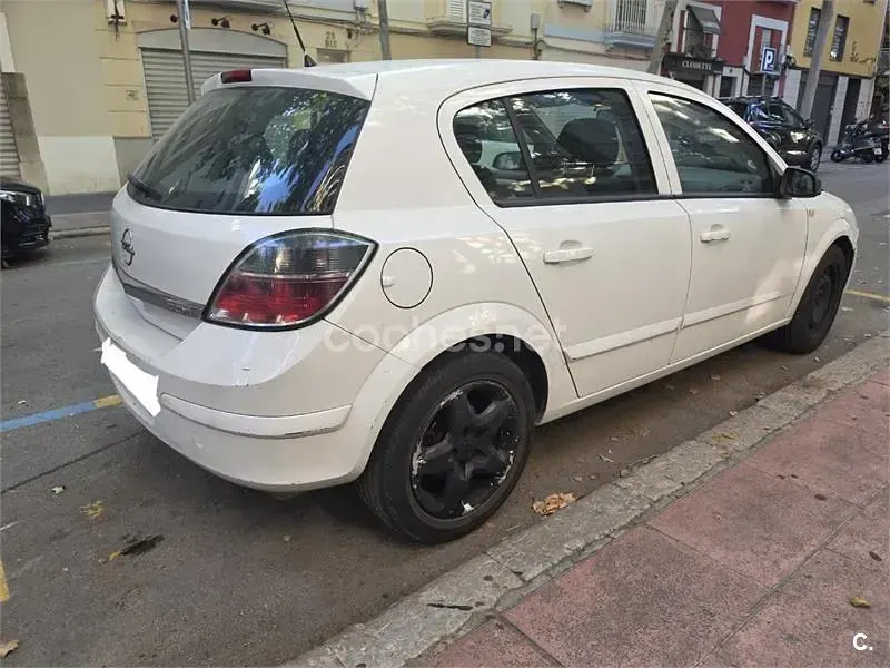 Usado Opel Astra Cosmo 100 CV (73 kW) 2007 Blanco Berlina