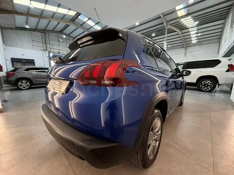 Usado Peugeot 2008 Active 110 CV (80 kW) 2020 Azul SUV