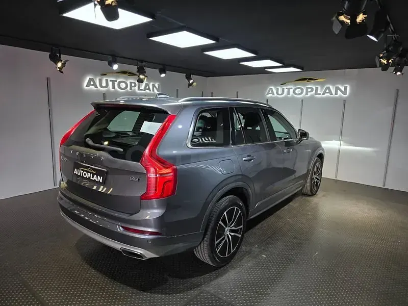 Usado Volvo XC90 Momentum 235 CV (172 kW) 2020 Gris / plata SUV