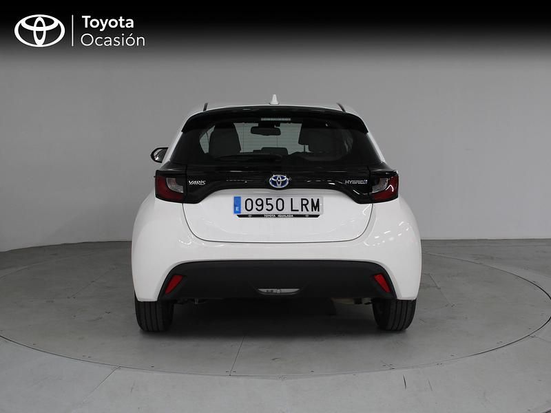 Usado Toyota Yaris Hybrid Business Edition 116 CV (85 kW) 2021 Blanco Berlina
