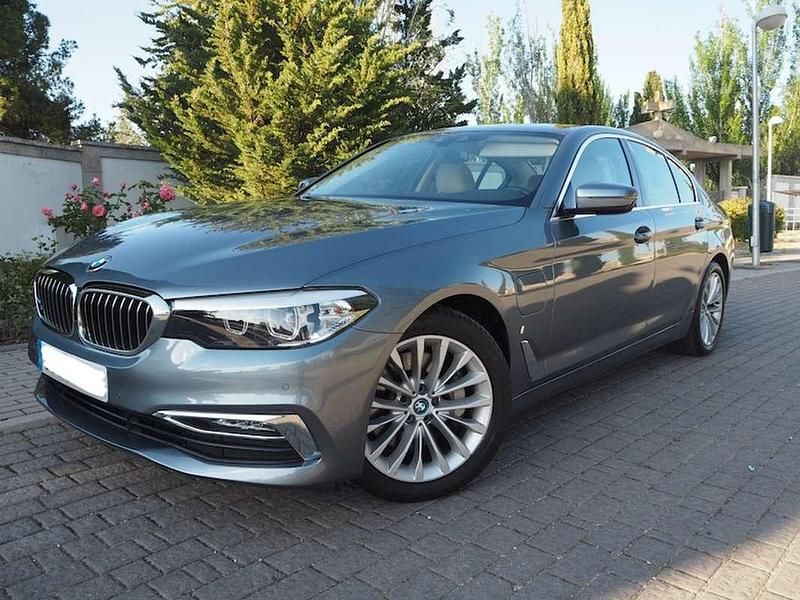 Gris Usado 2019 BMW 530e iPerformance Berlina | 22.500 € (Precio justo) - Imagen 1/4
