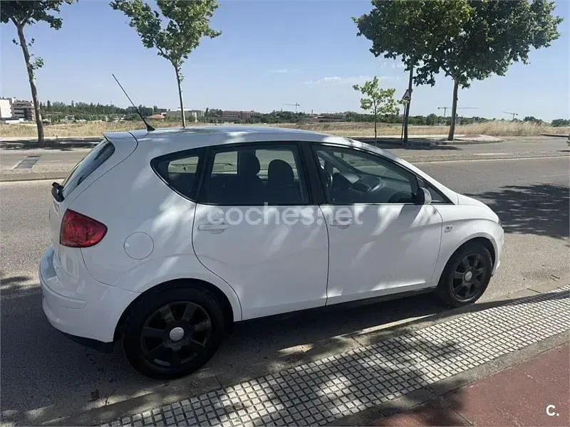 Usado Seat Altea 102 CV (75 kW) 2005 Blanco Monovolumen