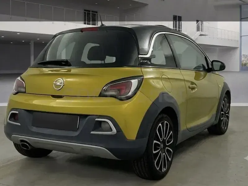 Usado Opel Adam Rocks 87 CV (63 kW) 2015 Amarillo Utilitario