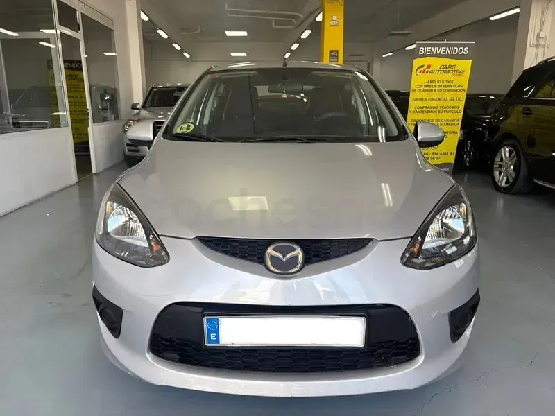 Usado Mazda 2 Style 90 CV (66 kW) 2010 Gris / plata Utilitario