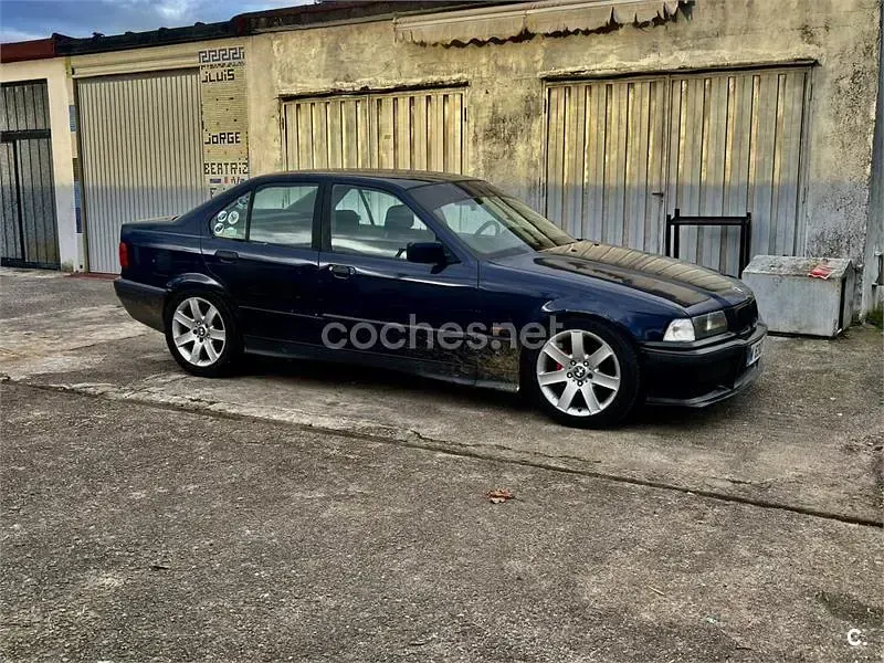 Usado BMW 320 150 CV (110 kW) 1996 Azul Berlina