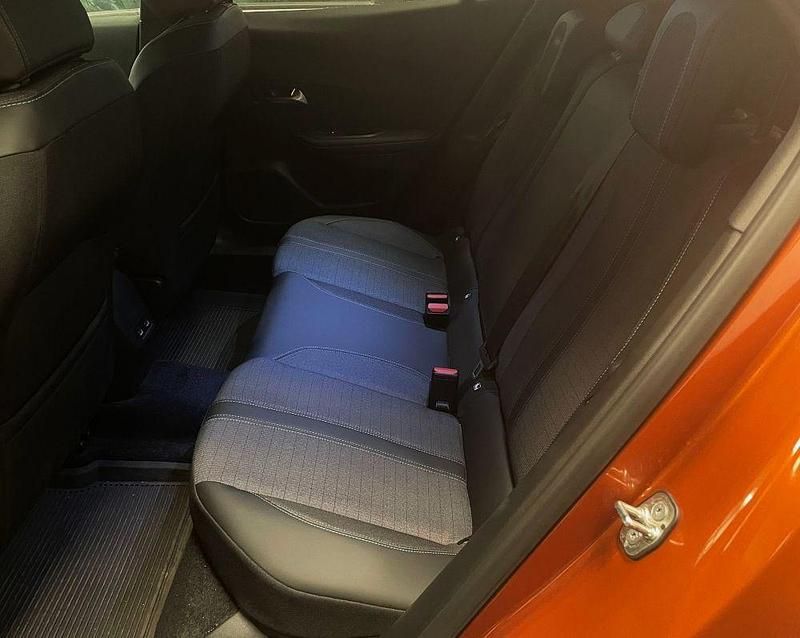 Usado Peugeot 2008 Allure 101 CV (74 kW) 2023 Naranja SUV