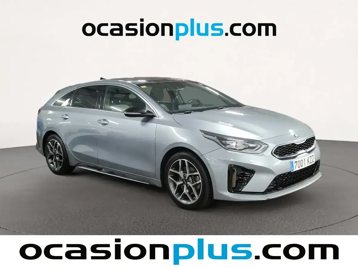 Usado Kia ProCeed GT-Line 140 CV (102 kW) 2019 Gris / plata Familiar