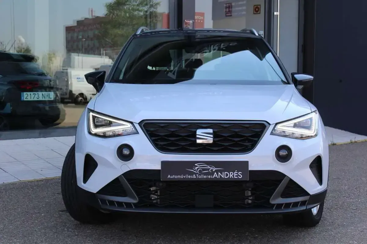 Usado Seat Arona FR 115 CV (84 kW) 2025 Blanco SUV
