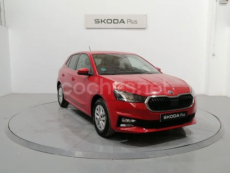Rojo Usado 2024 Skoda Fabia Selection Utilitario | 15.750 € (Precio justo) - Imagen 1/4