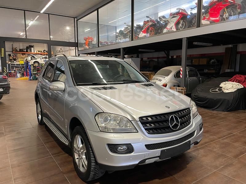 Gris / plata Usado 2008 Mercedes ML320 SUV | 15.900 € (Caro) - Imagen 1/4