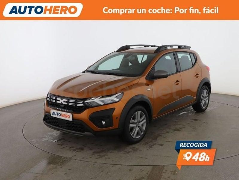 Usado Dacia Sandero Comfort 101 CV (74 kW) 2022 Naranja Berlina