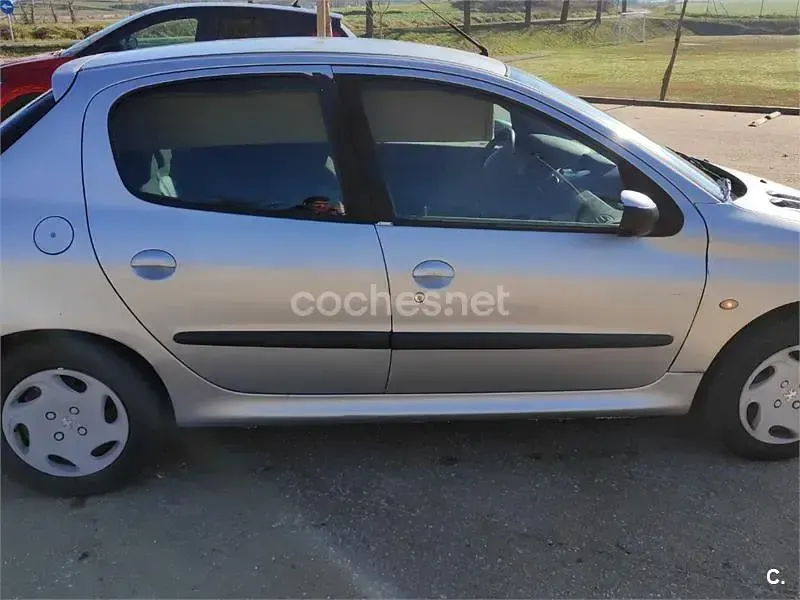 Usado Peugeot 206 70 CV (51 kW) 2003 Gris / plata Berlina