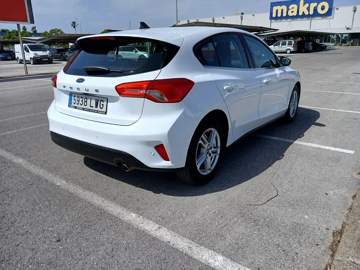 Usado Ford Focus Business Edition 120 CV (88 kW) 2017 Blanco Berlina