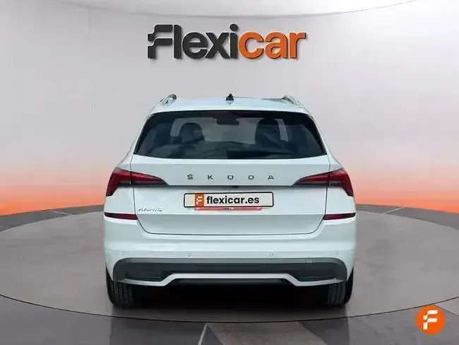 Usado Skoda Kamiq Ambition 110 CV (80 kW) 2023 Blanco SUV