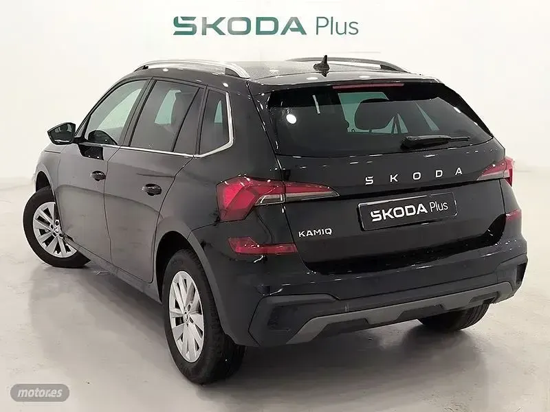 Usado Skoda Kamiq Selection 115 CV (84 kW) 2025 Negro SUV