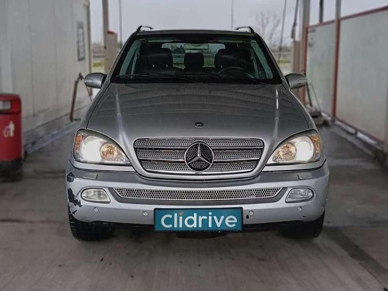 Usado Mercedes ML320 250 CV (183 kW) 2004 Gris SUV