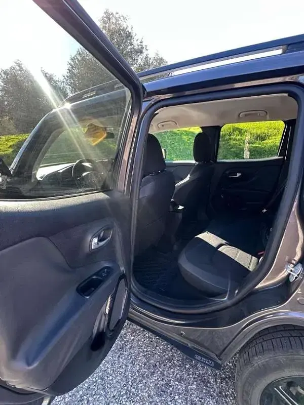 Usado Jeep Renegade Sport 120 CV (88 kW) 2016 Gris SUV